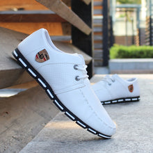 Load image into Gallery viewer, Sports driving shoes men's flat non-slip casual shoes Italian flat shoes 2019 Korean version of men's pea soft shoes