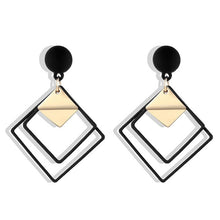 Load image into Gallery viewer, Iparam 2020 Nieuwe Grote Cirkel Ronde Hoop Oorbellen Voor Vrouwen Fashion Statement Gouden Punk Charm Oorbellen Partij Sieraden