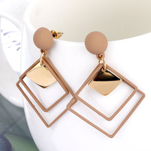 Load image into Gallery viewer, Iparam 2020 Nieuwe Grote Cirkel Ronde Hoop Oorbellen Voor Vrouwen Fashion Statement Gouden Punk Charm Oorbellen Partij Sieraden