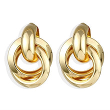 Load image into Gallery viewer, Iparam 2020 Nieuwe Grote Cirkel Ronde Hoop Oorbellen Voor Vrouwen Fashion Statement Gouden Punk Charm Oorbellen Partij Sieraden