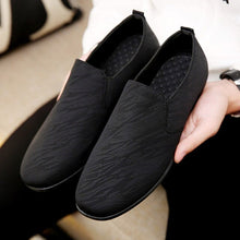 Load image into Gallery viewer, Breathable Shoes Men Comfortable Soft Men's Casual Shoes Business Driving Footwear Low-cut Slip on Men's Loafers Peas Shoes Male