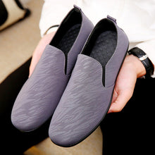 Load image into Gallery viewer, Breathable Shoes Men Comfortable Soft Men's Casual Shoes Business Driving Footwear Low-cut Slip on Men's Loafers Peas Shoes Male