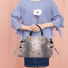 Load image into Gallery viewer, Casual Tote Bags Women Large Shoulder Bags Genuine Leather Luxury Handbags With Snake Printing Women Bags Designer