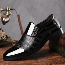 Load image into Gallery viewer, New Newly Men's Quality Patent Leather Shoes Zapatos De Hombre Size Black Leather Soft Man Dress Shoes Man Flat Classic Oxford